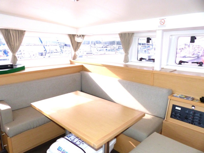 Lagoon 400 S 2 -16.jpg